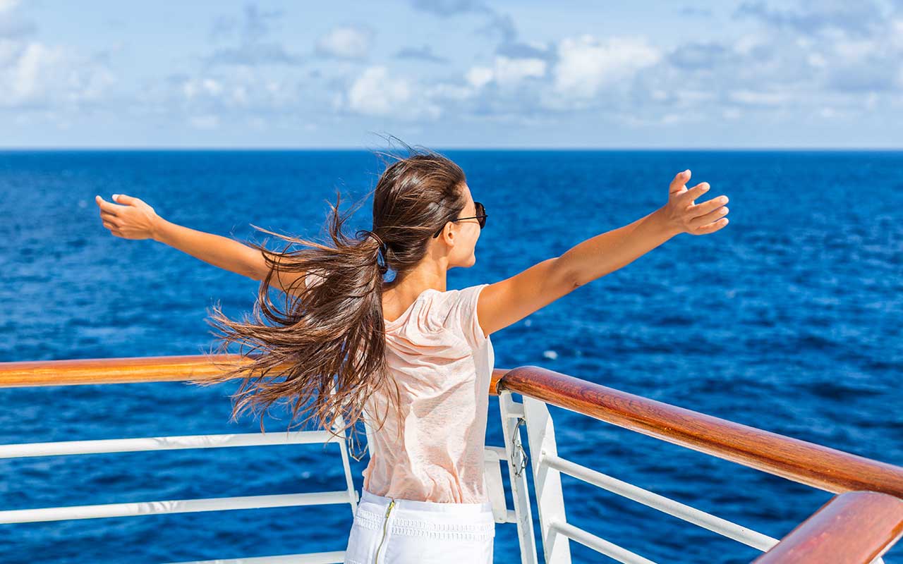 Top 5 Reasons to Book a Booze Cruise for Your Next Celebration