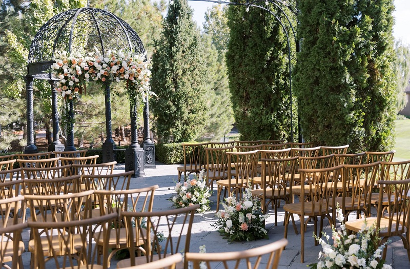 Capturing the Seasons: Why a Fall, Winter, or Spring Wedding in Utah is Picture Perfect